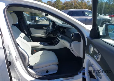 2021 Mercedes-Benz E 350 4Matic z USA, uszkodzony, nr VIN W1KZF8EBXMA903888